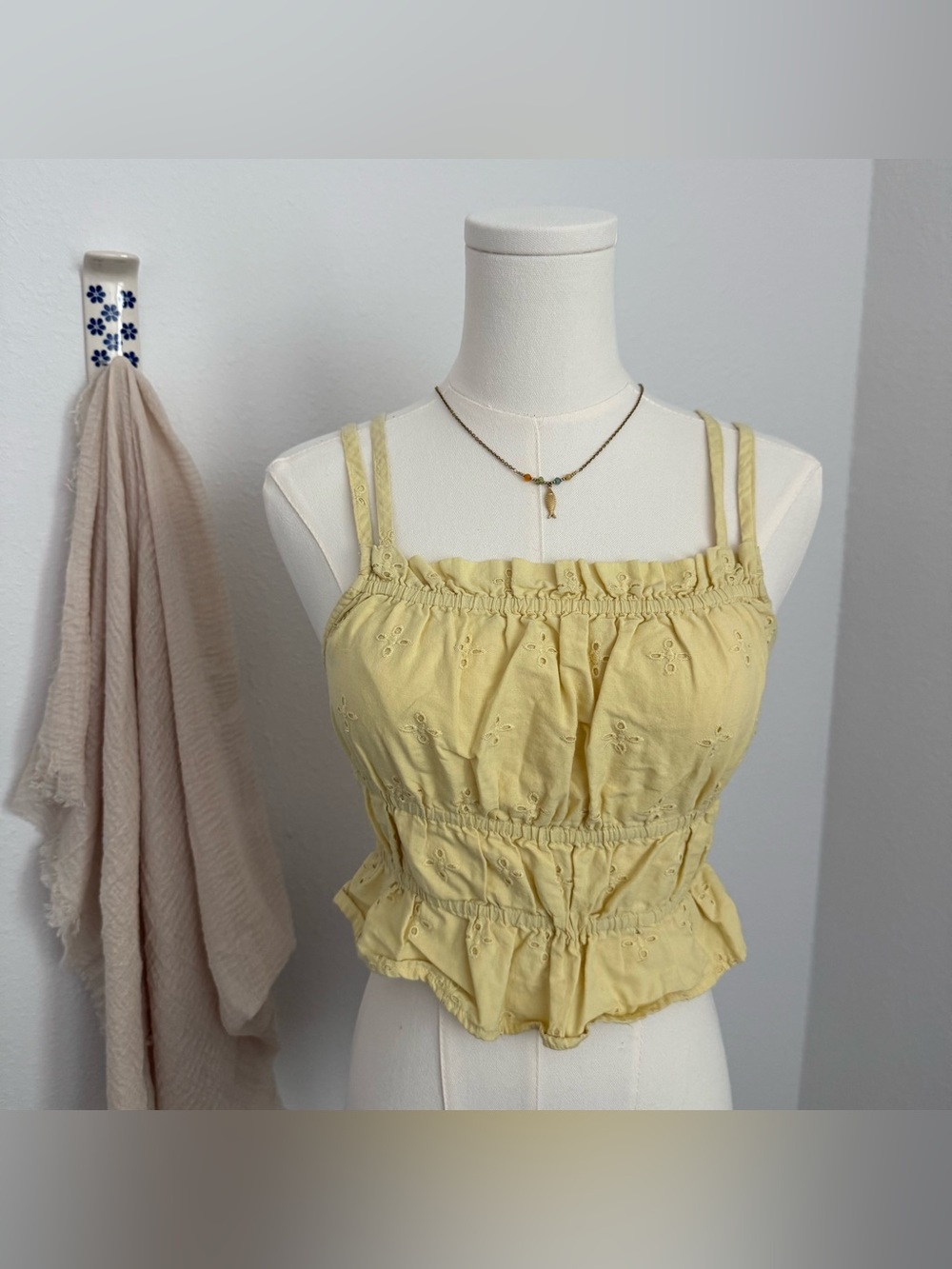 Dizzy Lizzy Women’s Butter Yellow Eyelet Smocked Crop Tank Top Size M Boho